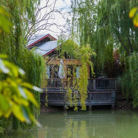 Отель Perricoota Vines Retreat Моама Экстерьер фото