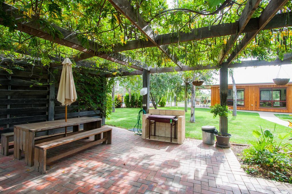 Отель Perricoota Vines Retreat Моама Экстерьер фото