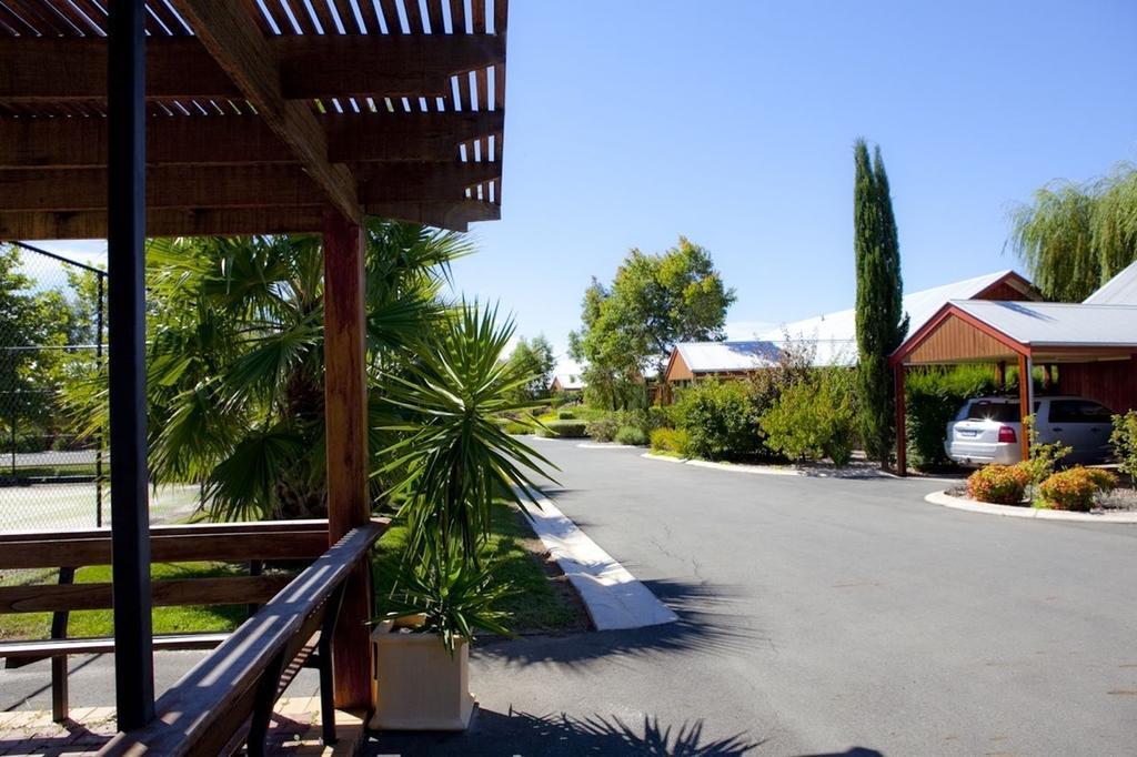 Отель Perricoota Vines Retreat Моама Номер фото