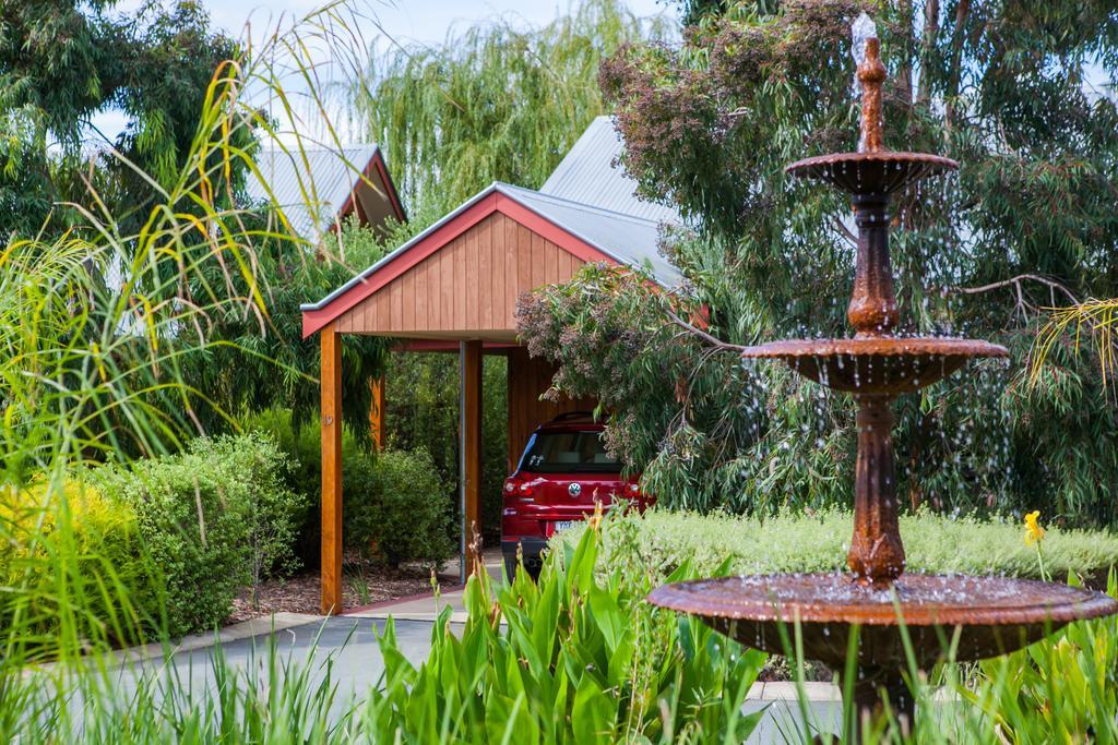 Отель Perricoota Vines Retreat Моама Номер фото