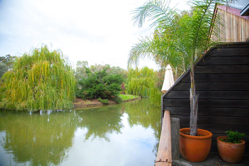 Отель Perricoota Vines Retreat Моама Экстерьер фото