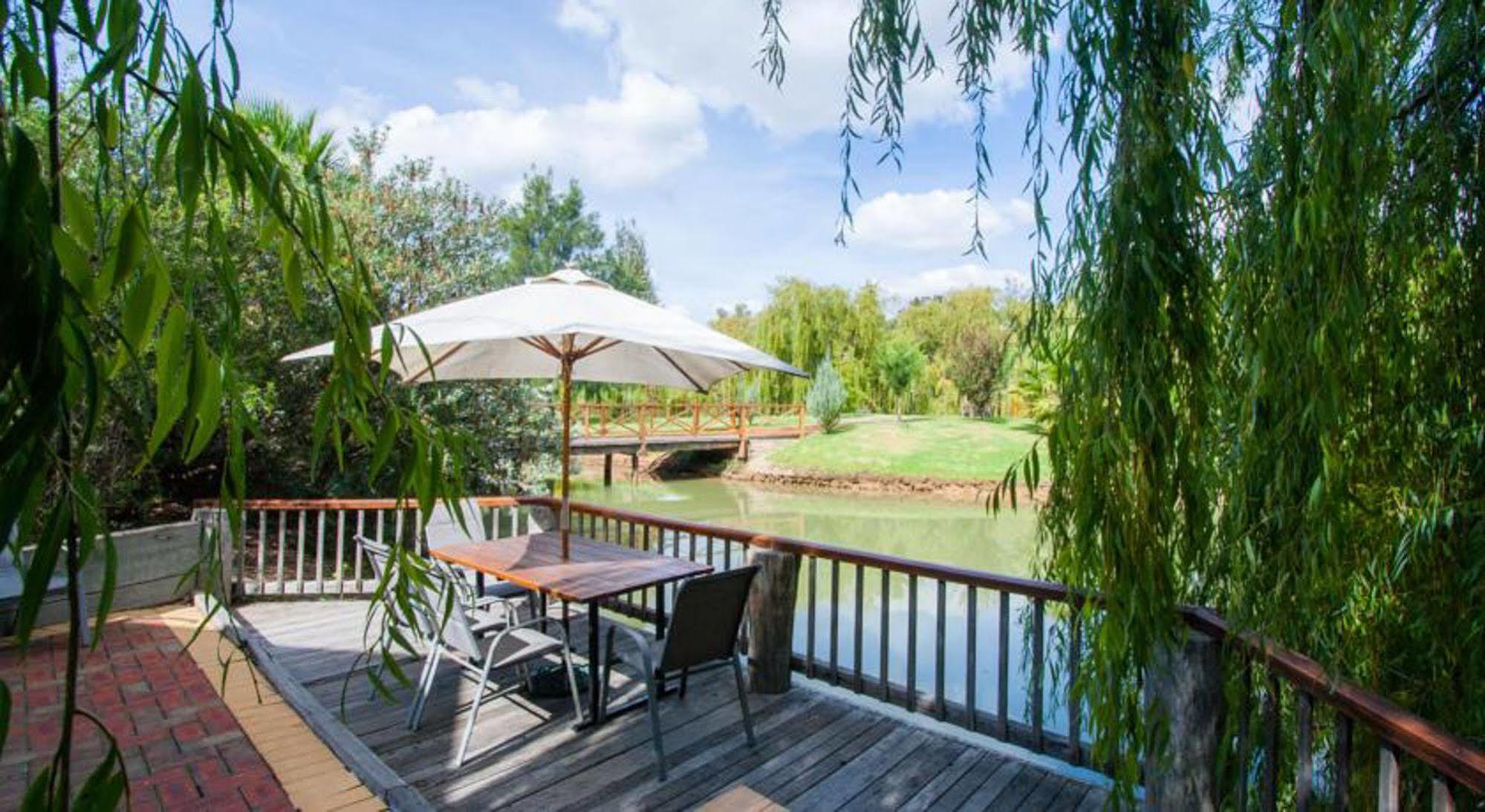 Отель Perricoota Vines Retreat Моама Экстерьер фото